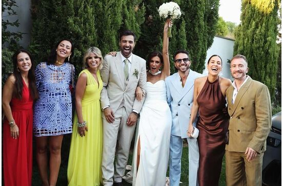 Ana Sofia Carvalho no casamento com os seus convidados e o noivo 