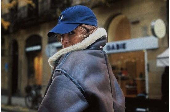 Tem este casaco guardado? Vá já buscá-lo que volta a ser must-have da estação