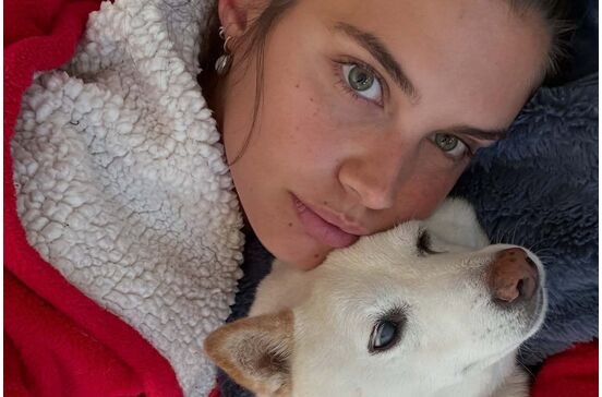 Sara Sampaio com a cadela, Kyta