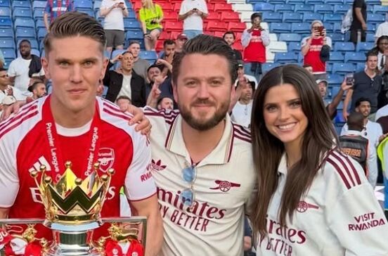 Viktor Gyökeres com Jonathan Chalkias e Inês Aguiar 
