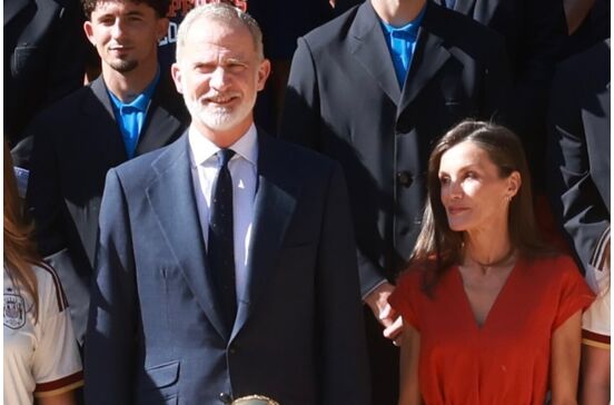 Reis recebem a Seleção de Espanha