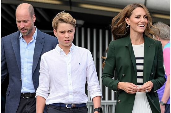 Kate Middleton, príncipe William e príncipe George.jpg