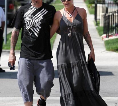 Pink gosta de dançar nua com o marido