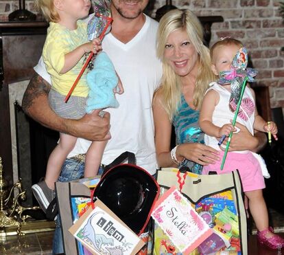 Casamento de Tori Spelling é uma farsa