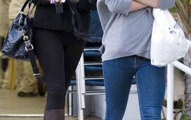 Renee Stewart faz rara aparição pública