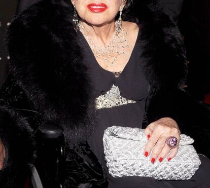 Elizabeth Taylor desmente casamento
