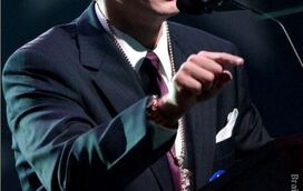 Eminem volta atrás para apoiar casamento gay