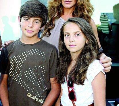 Sílvia Rizzo de férias com os dois filhos