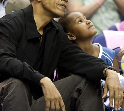 Obama leva filha mais nova a jogo de basquetebol
