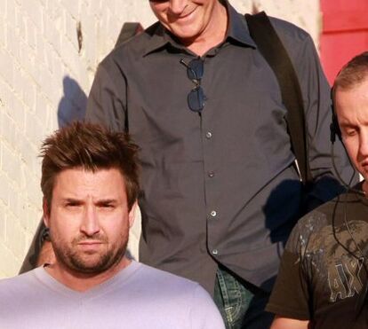 Charlie Sheen mergulha em espiral de drogas e sexo
