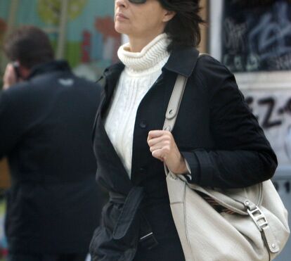 Ana Borges dedicada ao trabalho