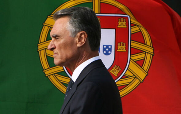 PS e PSD pressionam Cavaco Silva a entrar em cena