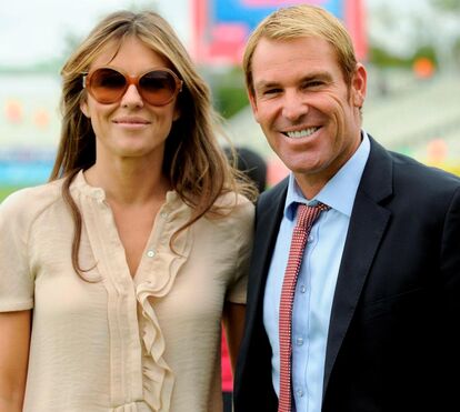 Elizabeth Hurley recebe anel valioso
