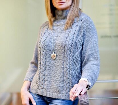 Carolina Salgado presta apoio a idosos em lar