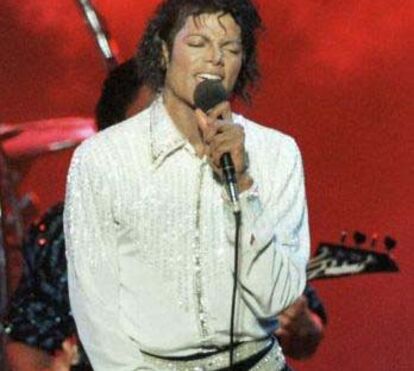 Biógrafo diz que Michael Jackson morreu virgem