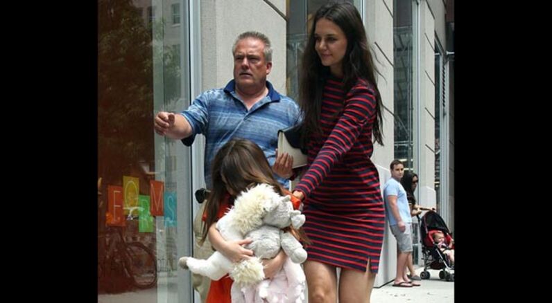 Suri Cruise faz birra por não receber um cão