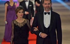 Letizia ‘fura’ com diadema franquista 