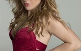 Kelly Clarkson está grávida de uma menina