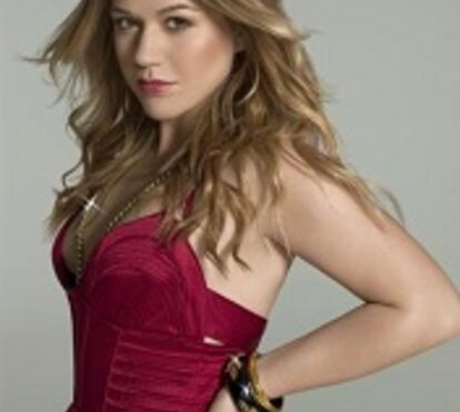 Kelly Clarkson está grávida de uma menina