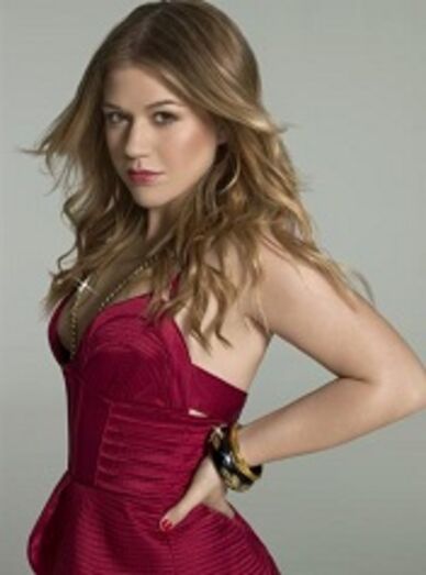 Kelly Clarkson está grávida de uma menina