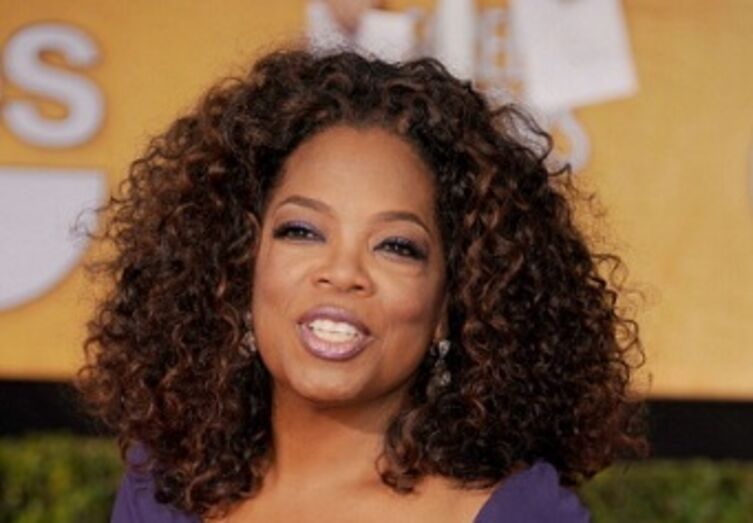 Oprah celebra 60 anos com ginástica