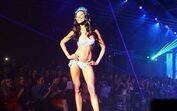 Sara Sampaio e Sharam Diniz: Sedutoras em desfile de biquínis 