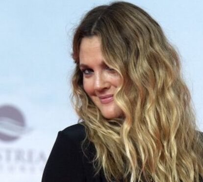 Drew Barrymore mostra filha pela primeira vez