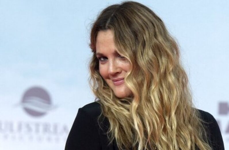 Drew Barrymore mostra filha pela primeira vez