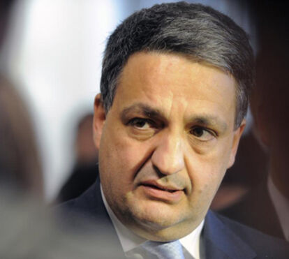 Paulo Macedo 'dá 7 milhões a vampiros da Saúde' e mais 20 histórias