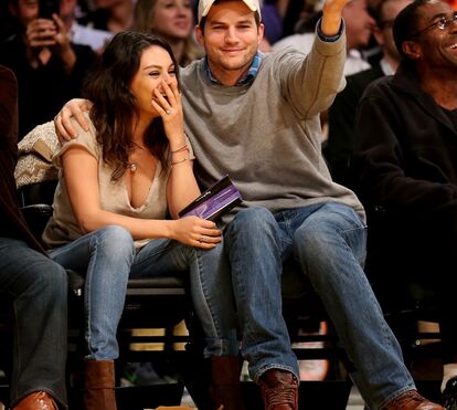 Mila e Ashton casam em segredo