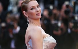 Uma Thurman exibe corpo invejável