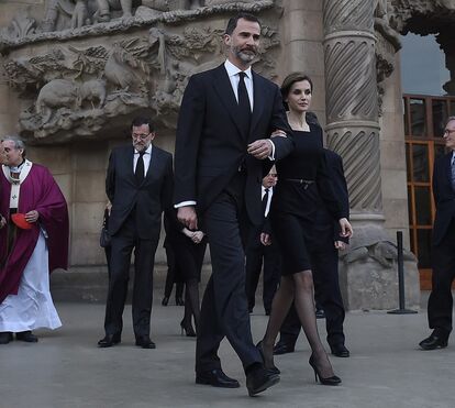 Reis de Espanha em funeral institucional