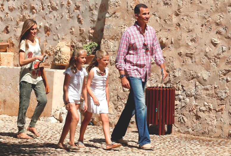 reis, realeza, monarquia, Felipe, Letizia, Espanha, Leonor, Sofia, Algarve, família