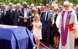 Adeus a Maria Barroso reúne milhares