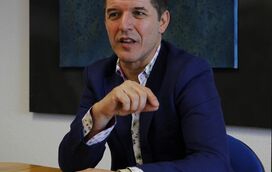 João Baião triste com colegas