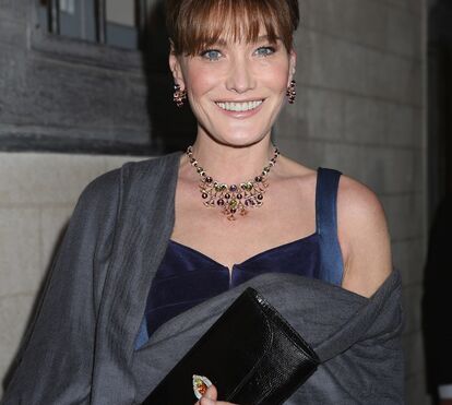 Carla Bruni recebe milhões