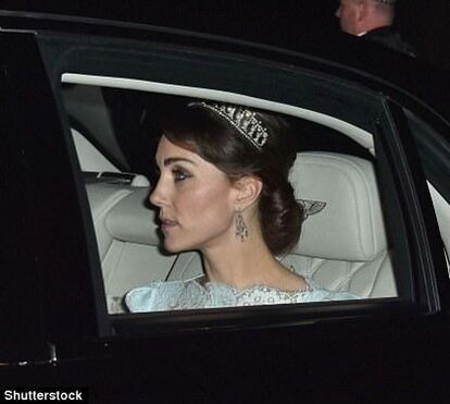 Kate Middleton usa tiara de Diana 