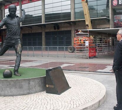 Presidente da Comissão Europeia homenageia Eusébio