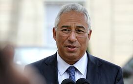 António Costa promete "reposição de salários"