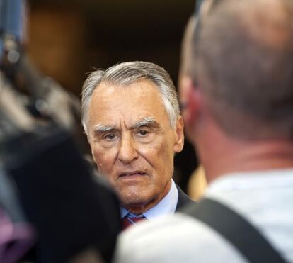 Cavaco Silva quebra promessa e fala sobre política