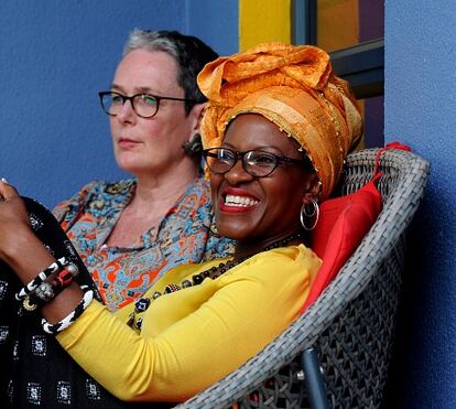 Filha de Desmond Tutu deixa igreja porque casou-se com mulher