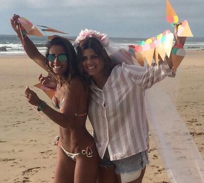 Carolina Patrocínio de biquíni na despedida de Inês Folque