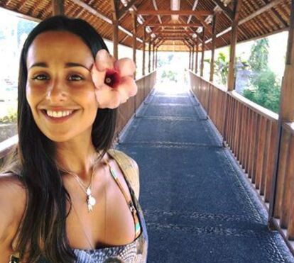 Rita nega curvas com silicone