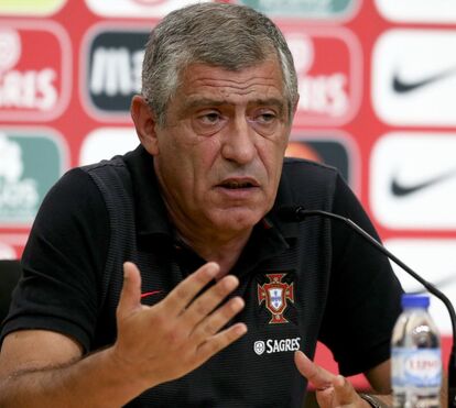 Refugiado na fé, selecionador Fernando Santos continua a acreditar na presença do pai
