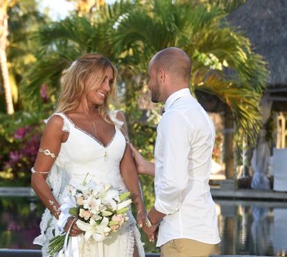 Cláudia Jacques celebra um ano de casamento