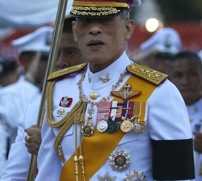 Maha Vajiralongkorn sobe ao trono