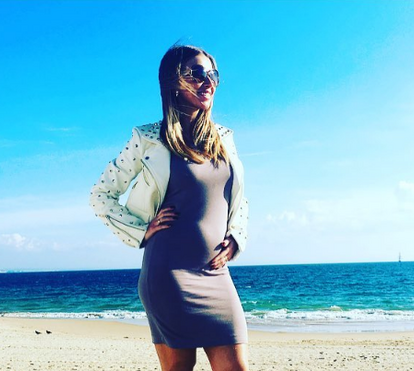 Laura Figueiredo mostra barriga
