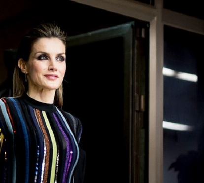 Letizia surpreende com look roqueiro