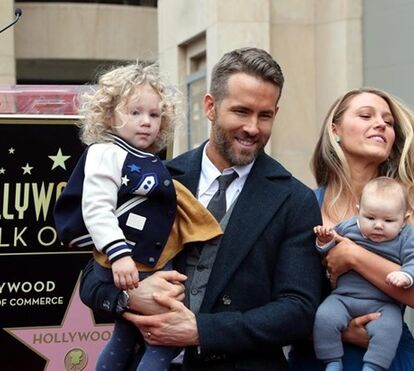 Ryan Reynolds e Blake Lively apresentam as filhas