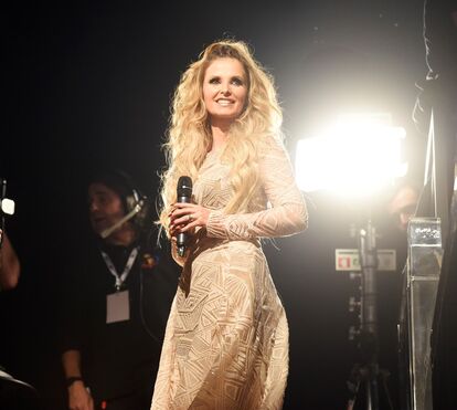 Cristina arrasada por visual em gala
